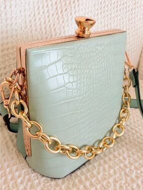 Chic Mint Croc-Embossed Box Clutch Handbag Gold Chain Unbranded EUC